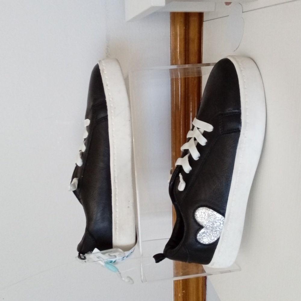 Carter’s Black Sneakers w/ Silver Heart Detail NWT Youth Size 3